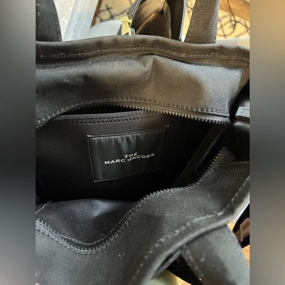 Marc Jacobs Functional Tote Bag with Logo Strap - Picture 8 of 11